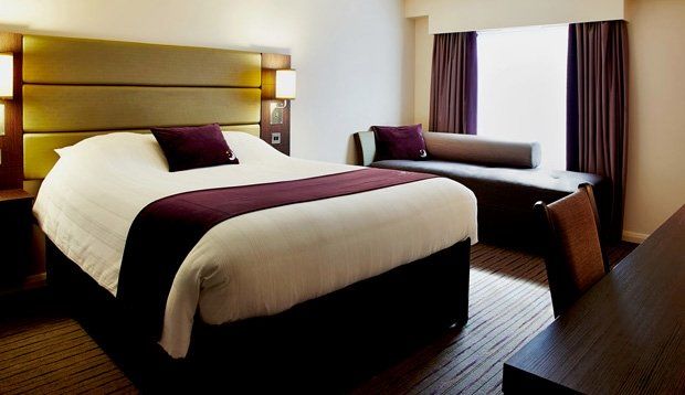Premier Inn Premier Inn Heathrow Airport Terminal 4 Stanwell Exteriör bild